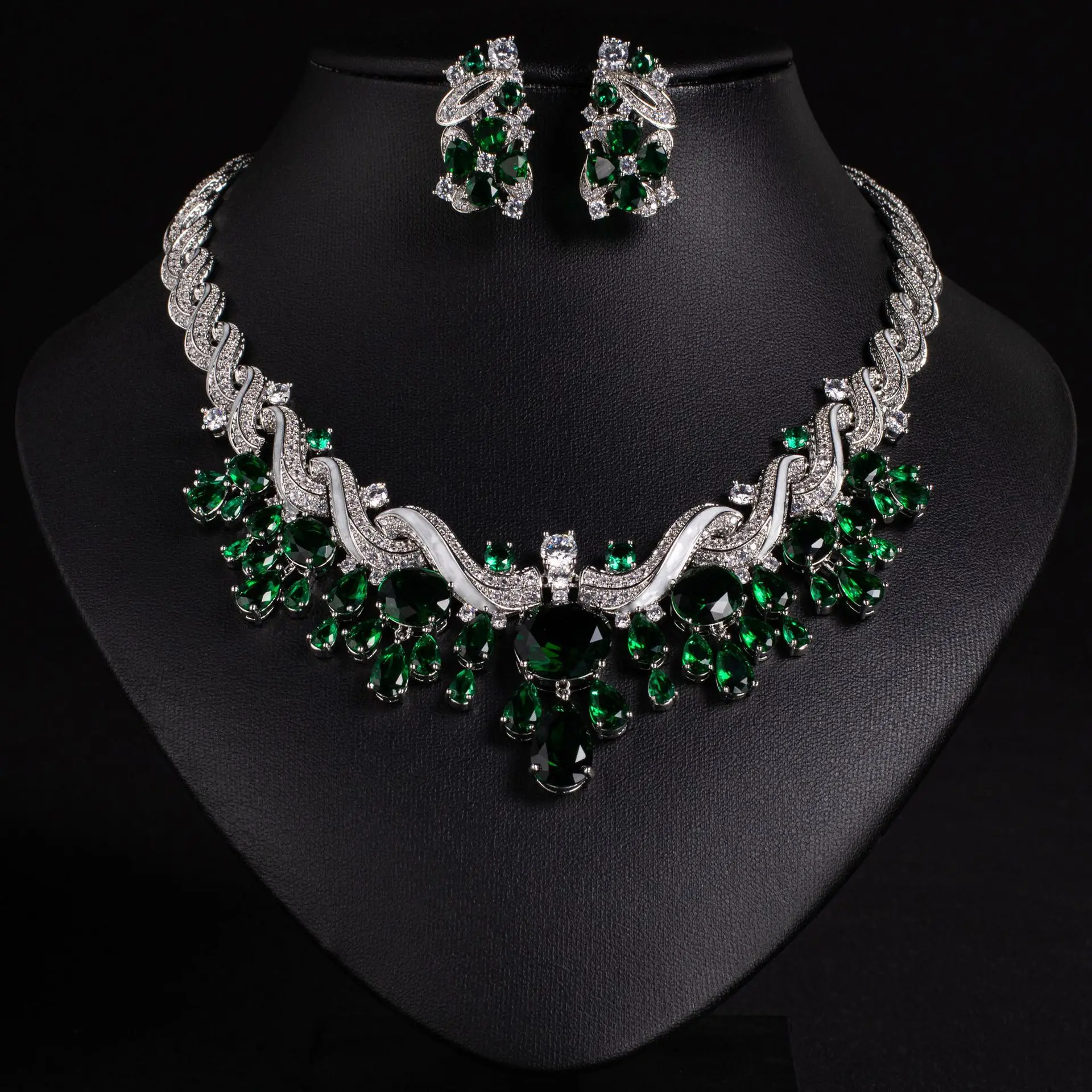 Baiyi New Fashion Light Luxury Stereo 2 Piece Necklace and Earrings Women's Jewelry Bridal Wedding Party Travel Gift M-1077