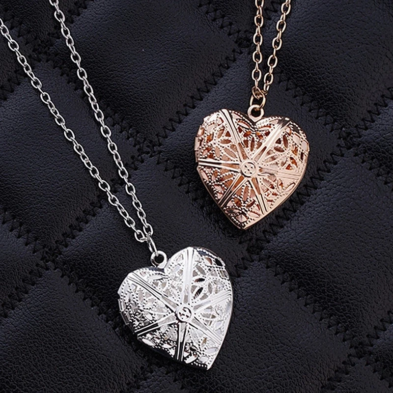 Hollow Engraved Sweet Peach Heart Love Chain Necklace for Woman Opening and Closing Heart Shaped Photo Box Pendant Necklace Gift