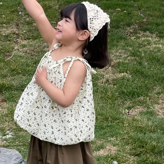 

Girls Blouse 2024 Summer New Childrens Clothes Baby Girls Sweet Floral Sleeveless Halter Top Casual Simple and All-match