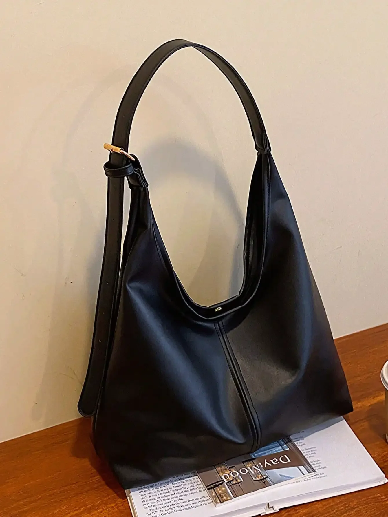 Vintage Large Capacity Shoulder Bag for Women with Soft Solid Crossbody Bag