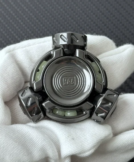 Used Bad Guy Bad Mantis 1.0 Zirconium Throwing Material Open Armor Gyro EDC Decompression Toy