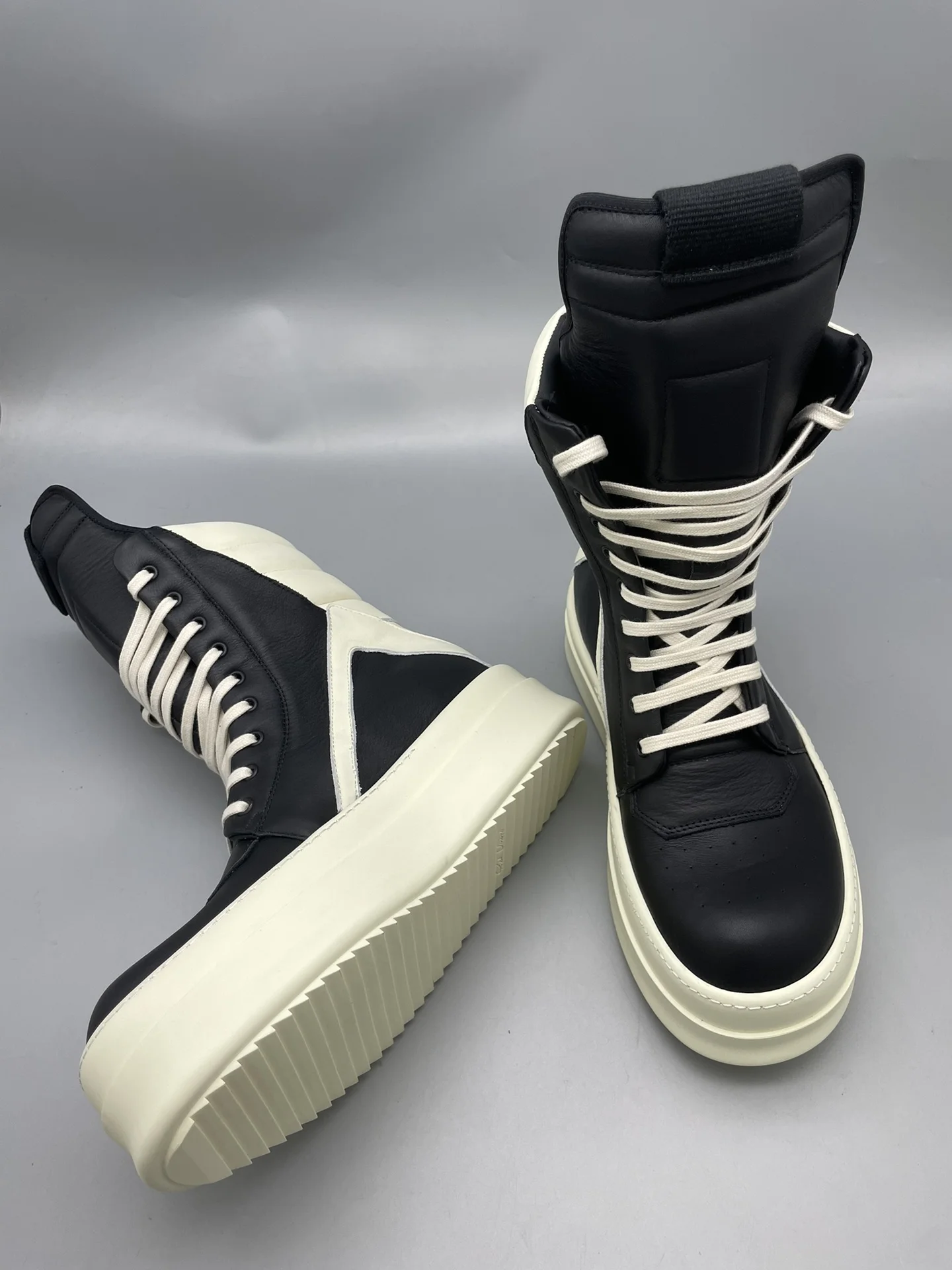 25ss Men High Top Shoes Platform Woman Sneakers Leather Lace Up Zip Gothic Heels Luxury Vintage Trendy Designer Boots Black