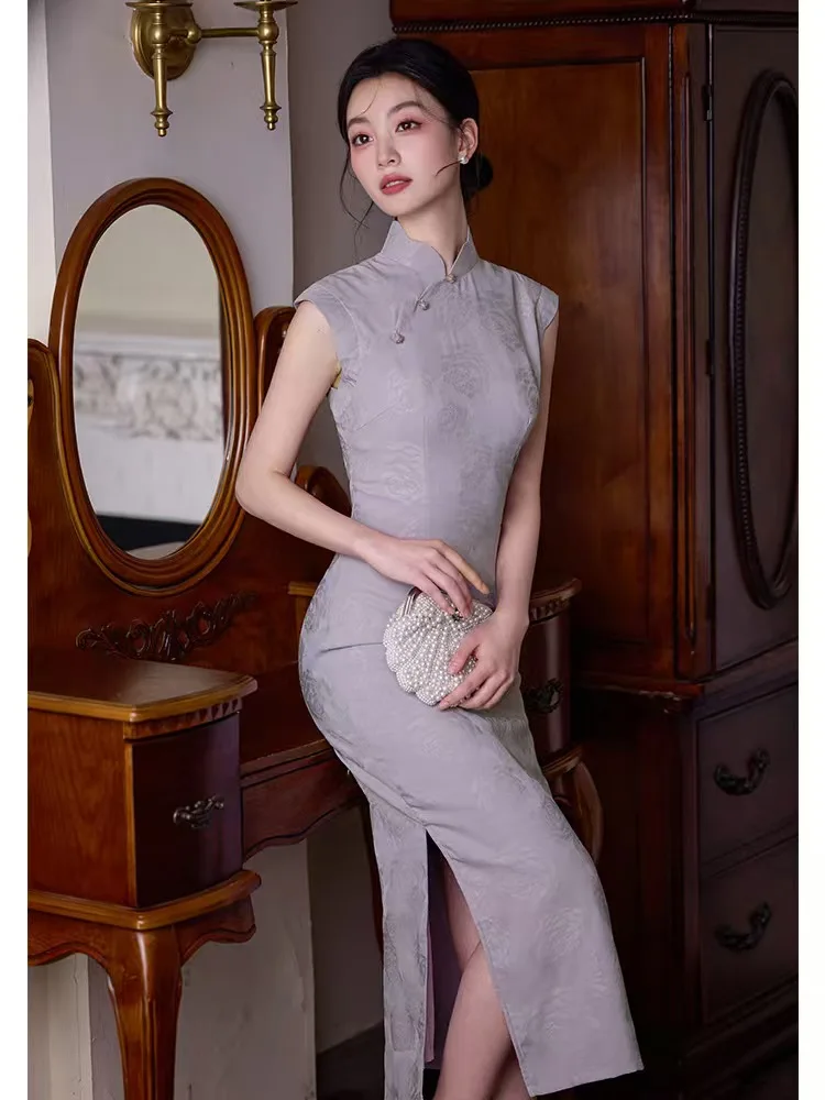

Chinese style silk embroidery modern cheongsam The new hanfu style cheongsam is comfortable