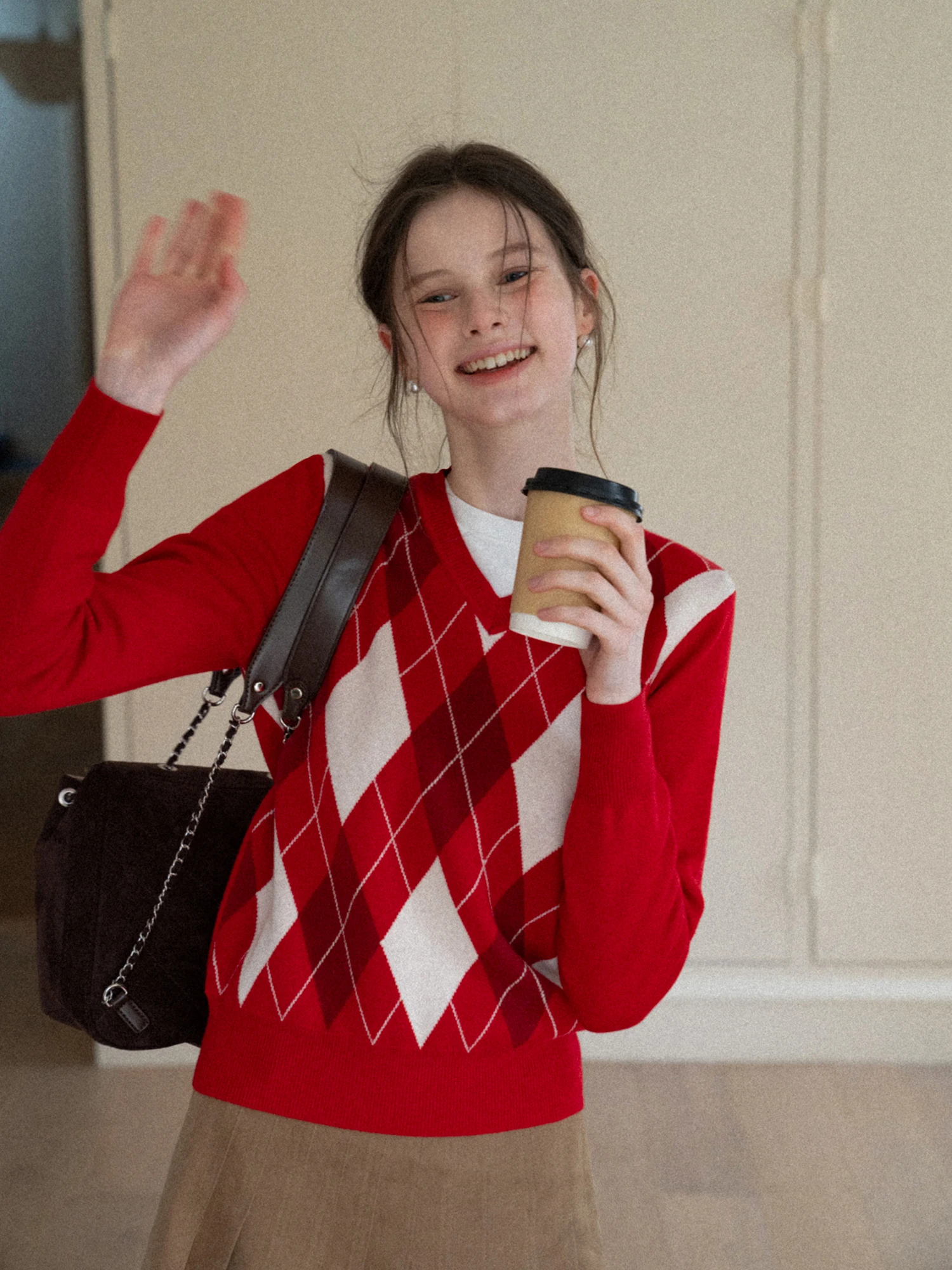 

Красный новогодний вязаный свитер EGGKA с V-образным вырезом, длинными рукавами, мягким ромбовидным узором, винтажный стиль, женский модный зимний топ