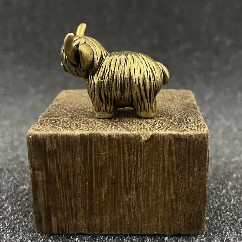 Mini Copper Highland Cow Figurine Charming Exquisite Detailing Vintage Brass Decor Desk Ornament for Home Office Creative Gifts