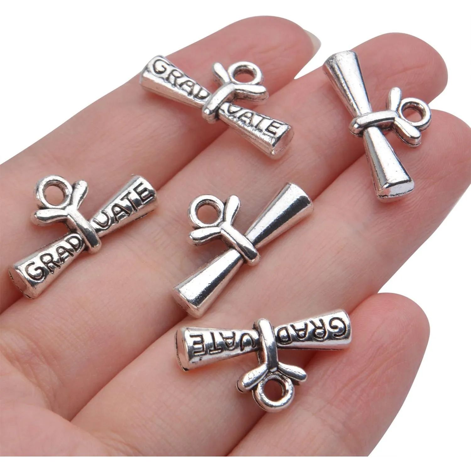 50 قطعة من المعلقات الفضية للتخرج معلقة مع دبلوم لقلادة سلسلة المفاتيح والأساور