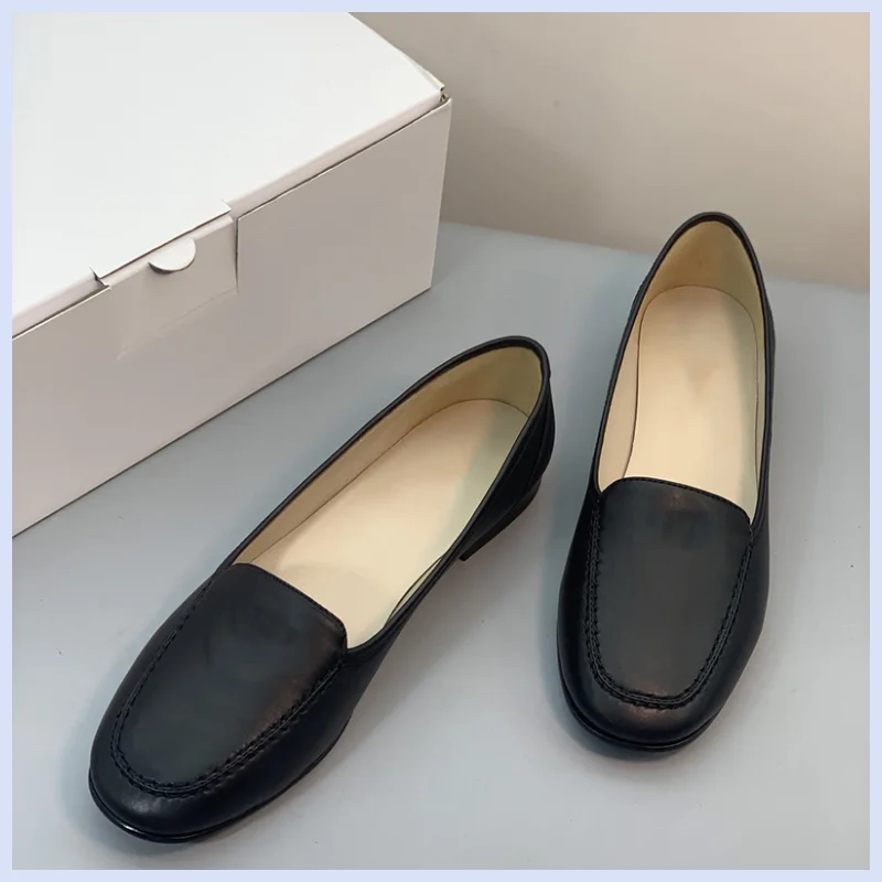 Commuting simple black and white apricot tricolor soft leather round toe shallow mouth flat bottom single shoe