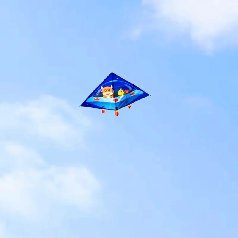 Envío Gratis nuevos niños pipas línea de cuerda voladora juguetes al aire libre para niños dibujos animados pipas ripstop juguetes inflables de nailon paracaídas