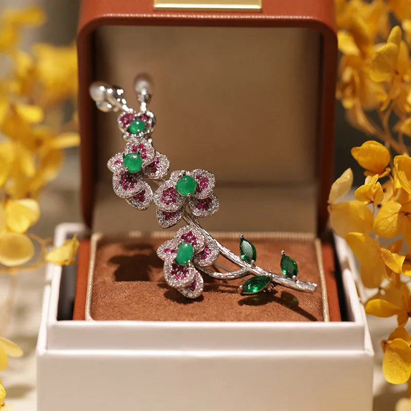 Designer Jewelry Luxury Freshwater Pearl Green Agate Plum Blossom Brooch for Women