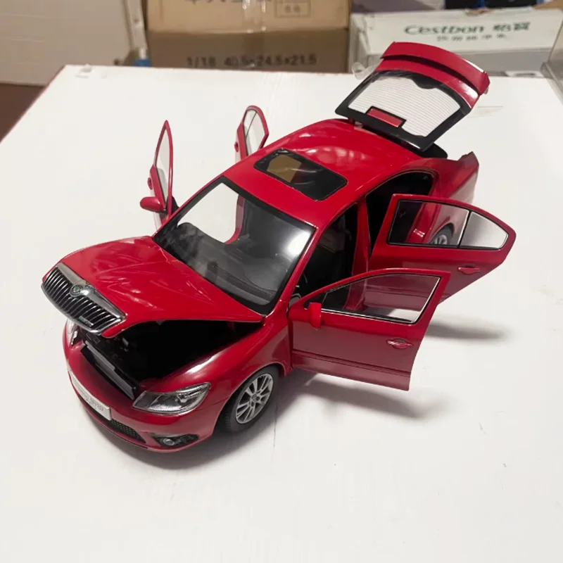 Diecast 1:18 Scale …