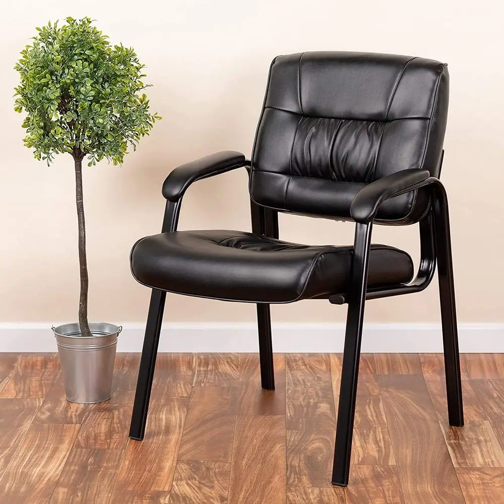Silla ejecutiva con reposabrazos acolchados, adecuada para sala de estar u oficina, color negro