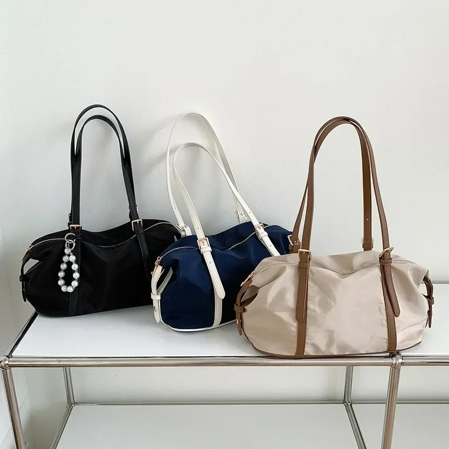 Bolsa para axilas de nailon de estilo coreano 2025: ocio sencillo, franjas de diferente color de gran capacidad, bolsa deportiva para fitness para mujer