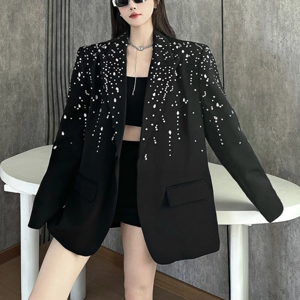 TWOTWINSTYLE سترة أنيقة مرصعة بالألماس باللون الأسود مع طية صدر السترة وأكمام طويلة فضفاضة للمكتب سترات نسائية موضة خريف جديدة