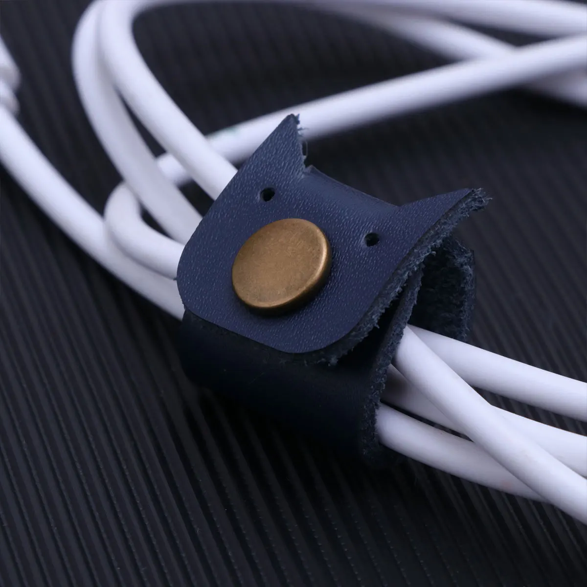 

Cable Tie Cord Keeper Wire Management Earphone Cable Winder Organizer Holder (Pointed, Navy)