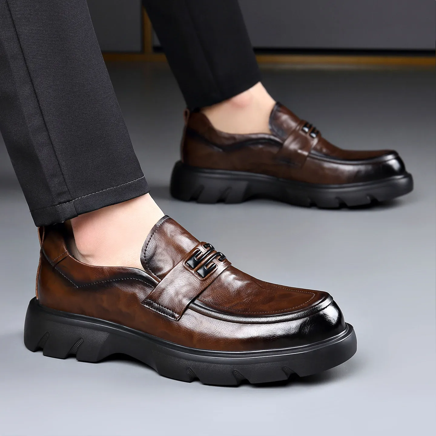 

Мужские кожаные лоферы на толстой мягкой подошве, дышащие, для бизнеса и повседневной носки, без шнурков, с широким носком