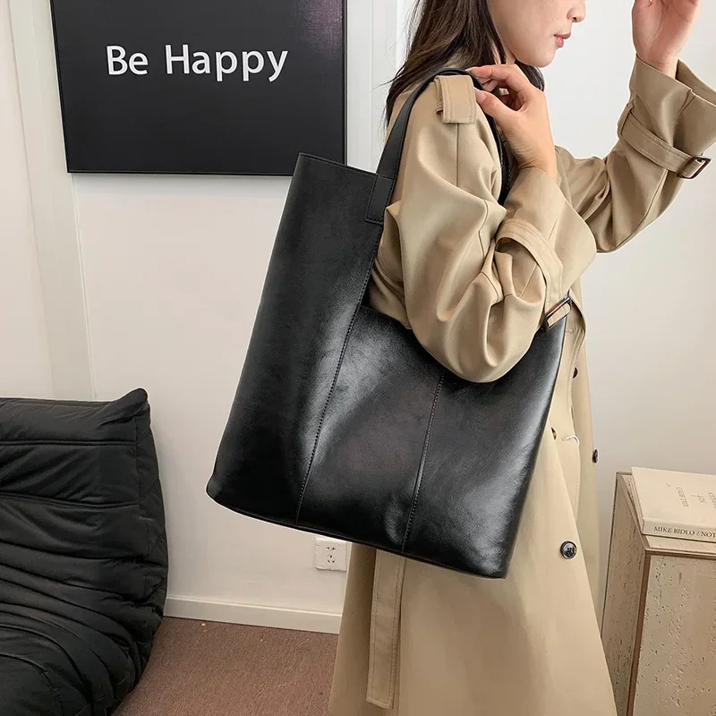 

Новое поступление 2025! Женская сумка-тоут на осень/зиму. Винтажная мода, большая вместимость, премиальный стиль подмышек, нишевый дизайн