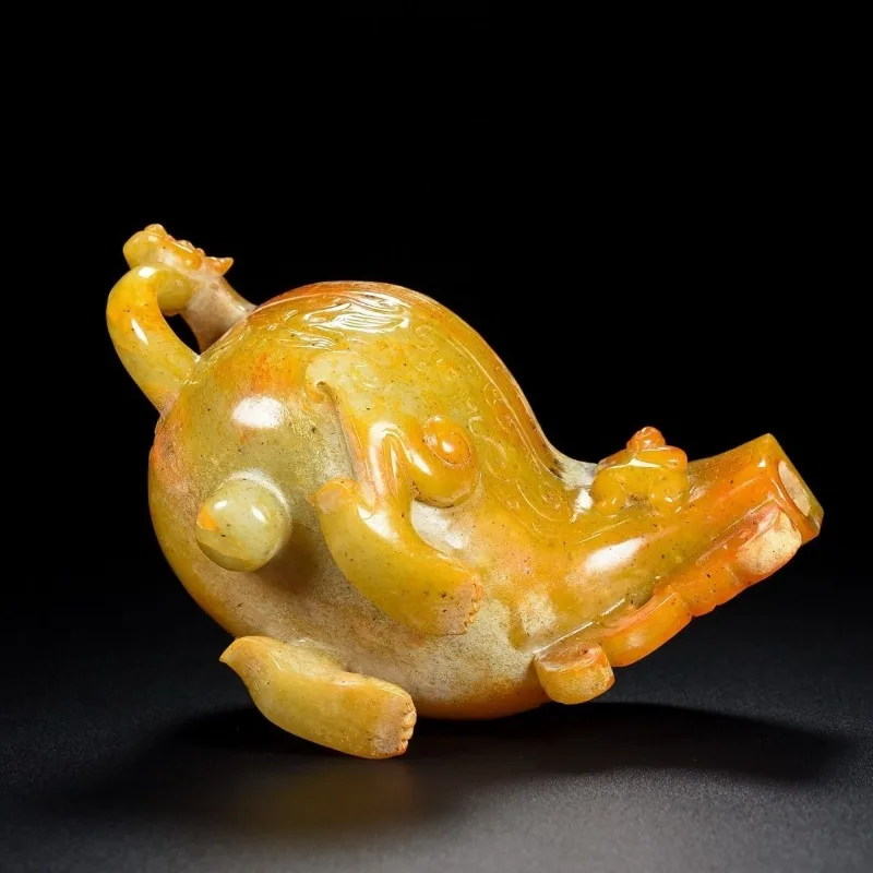 Hetian jade, tripod wine glass, the jade is delicate, the shape is exquisite,  pulp  thick and  length  18 cm.