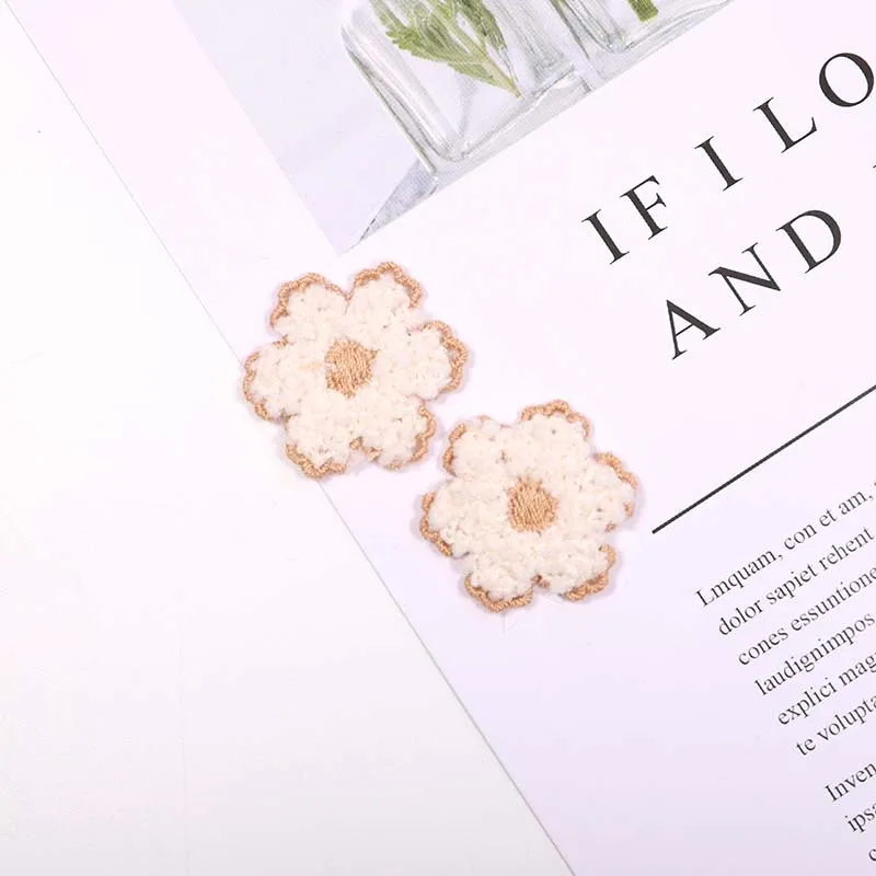 20 STKS Mode Wol Madeliefjes Bloem Borduren Patch Applicaties Naaien Badge Pluche Zonnebloem Stickers Voor Kleding Jurk Hoofddeksels