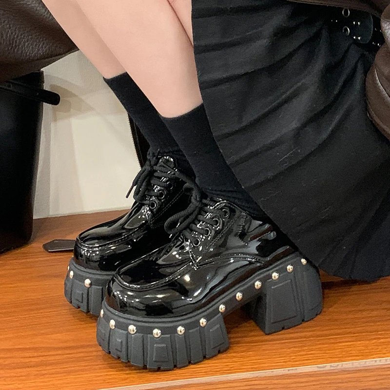 

Женские ботинки в стиле панк 8 см. Туфли на платформе со шнуровкой. Женские готические ботильоны в стиле рок. Мужские и женские кроссовки с металлическим декором.