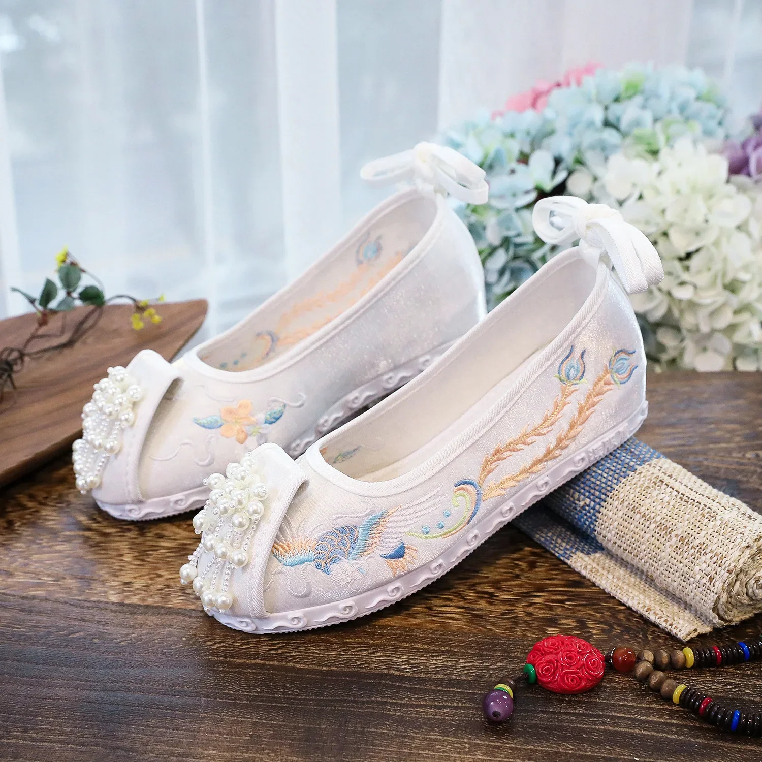 Zapatos de flores en 3D, juego de loto, nuevo estilo, aumento de altura Interior, zapatos antiguos Hanfu, zapatos de tela bordados con lazo de baile