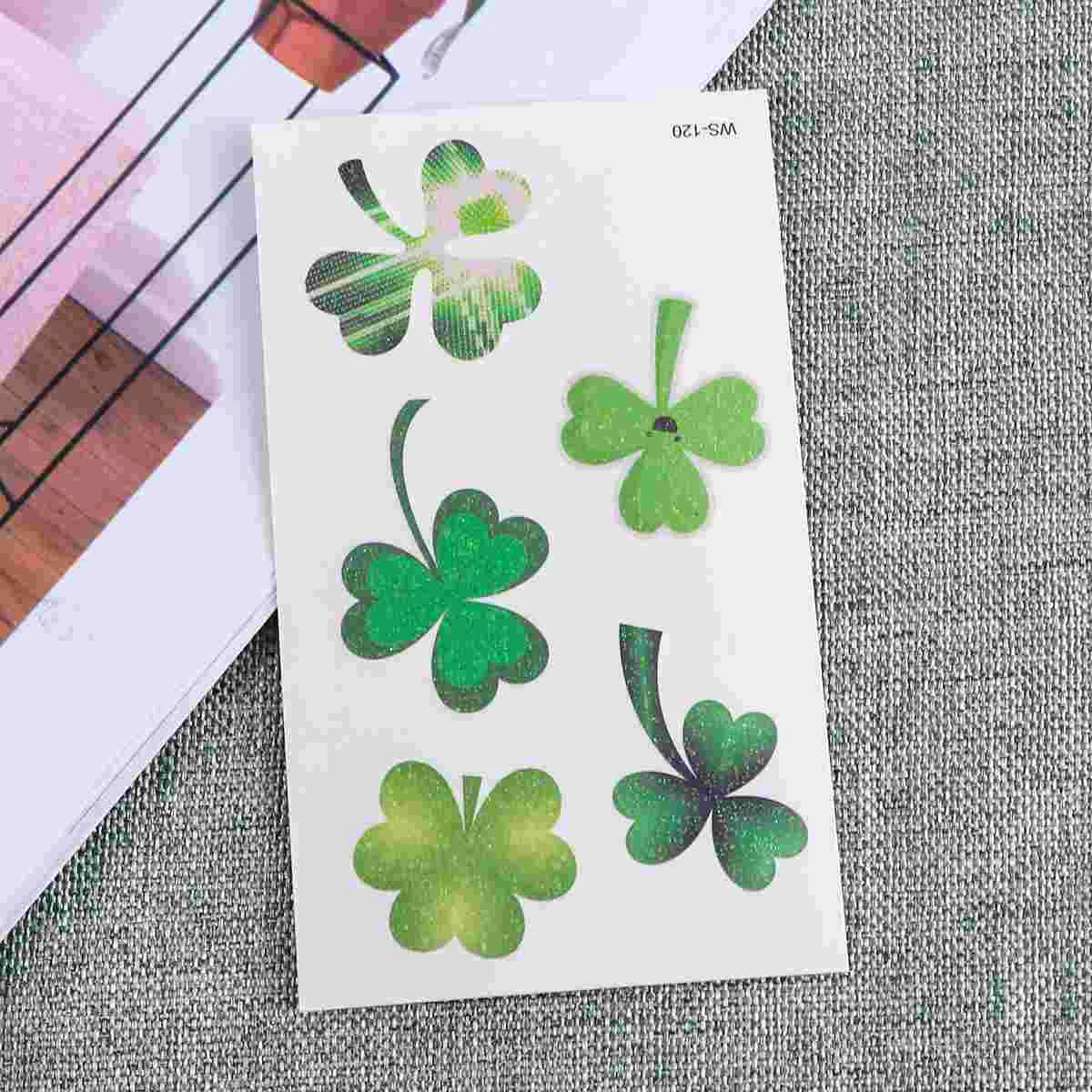 10 Blatt St. Patrick's Day Aufkleber Glitzer Vierblättriger temporärer Körper Umweltfreundliche Aufkleber (WS-12