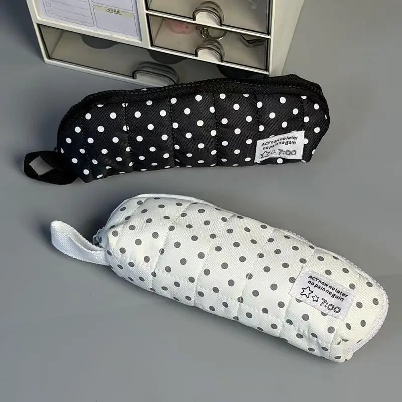 Niedliches Polka-Dot-Federmäppchen mit weich gepolstertem Design und robustem Reißverschluss für Schüler, Büro, Studium und Aufbewahrung von Schreibwaren. – Detail 3