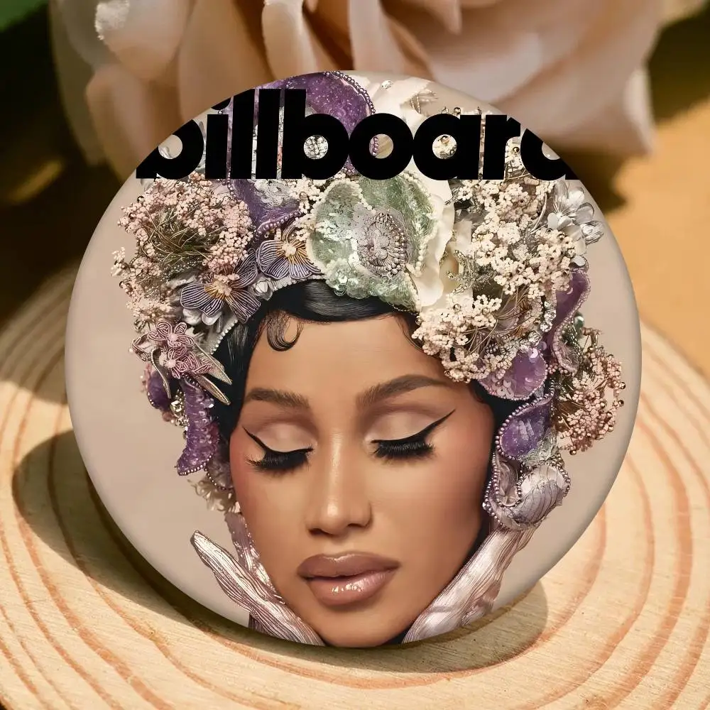 المغني C-كاردي B شارات 32/44/58 مللي متر دبابيس الكرتون المستديرة دبابيس اليدوية لحقيبة الظهر مجوهرات اكسسوارات هدايا شارة الإبداعية