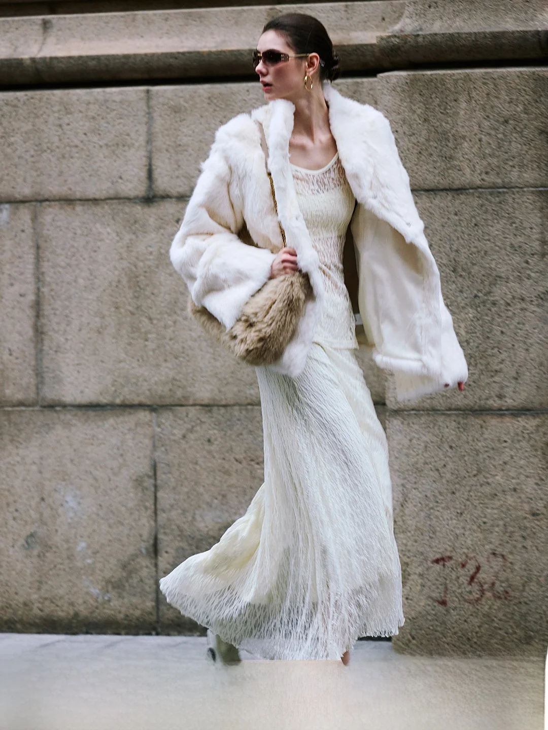 

Женская шуба Luna7xi из искусственного меха, свободного кроя, теплая зимняя верхняя одежда в корейском стиле, удобная для повседневной носки, прямой крой, из искусственного меха кролика.