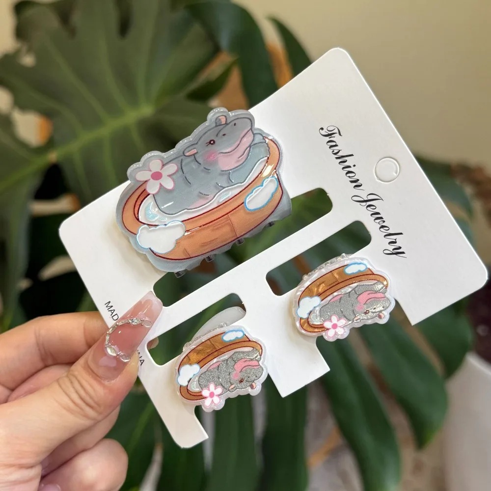 

1/3Pcs Kawaii Miss Hippo Hair Claw Acrylic Headwear Small Shark Clip Set Geometry Flower Cartoon Capybara Hair Clip Streetwear