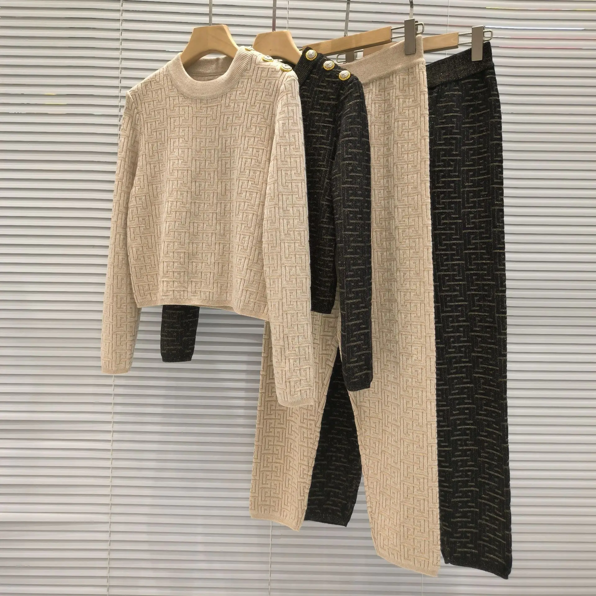 

Высококачественный вязаный комплект из топа и брюк с золотым синим круглым вырезом Ne Parisian Luxury Feel Faionable Женский ансамбль на зиму