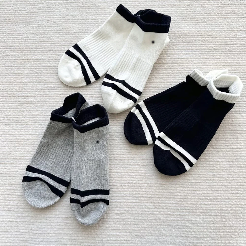 

New Style Embroidered Low Cut Socks for Men And Women Color Block Design Three Pairs in a Card All Season Sports Striped Pattern
