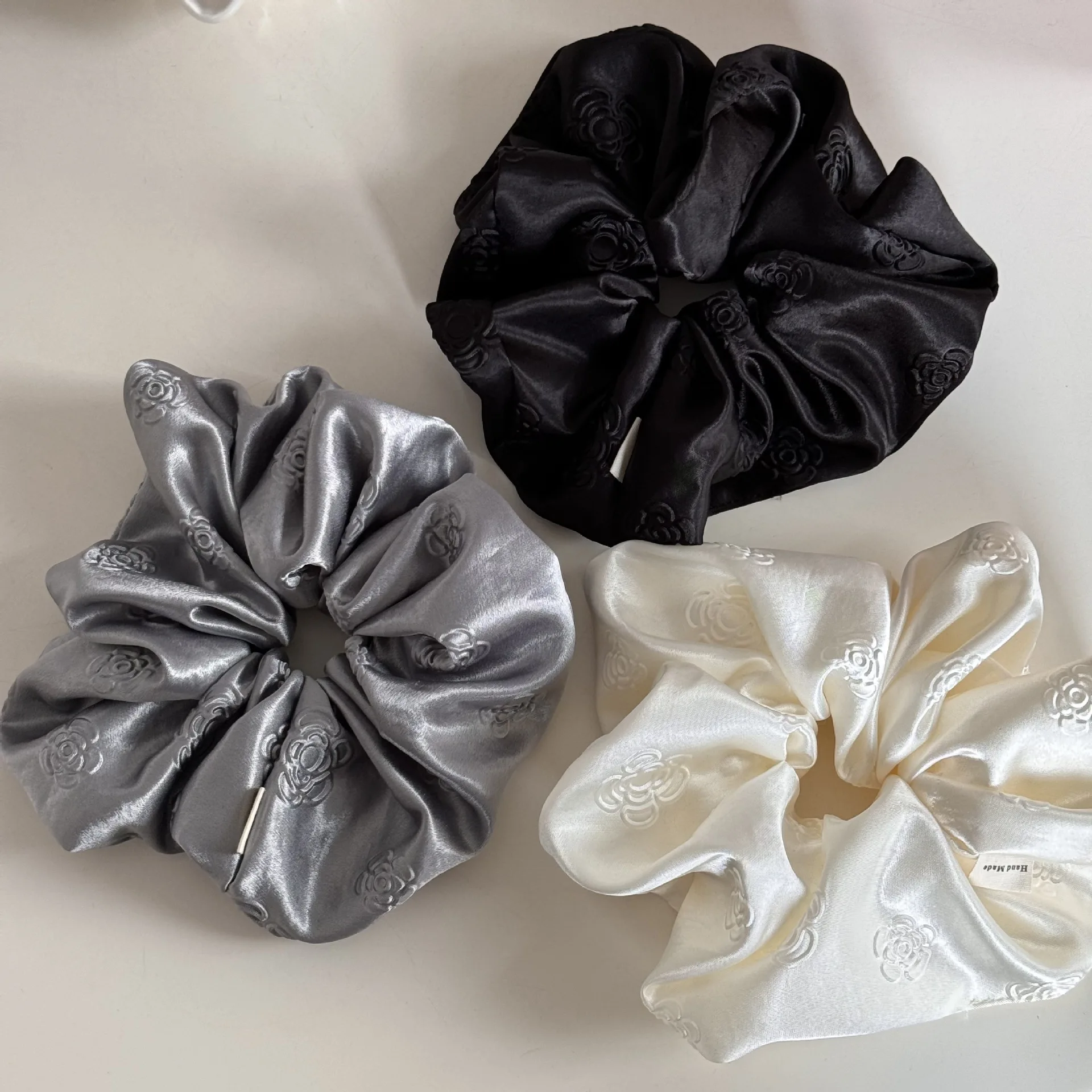 

2025 New high-end Satin Large Intestine Hair Ring For women's Temperament Simple Solid Color Ponytail Headband
