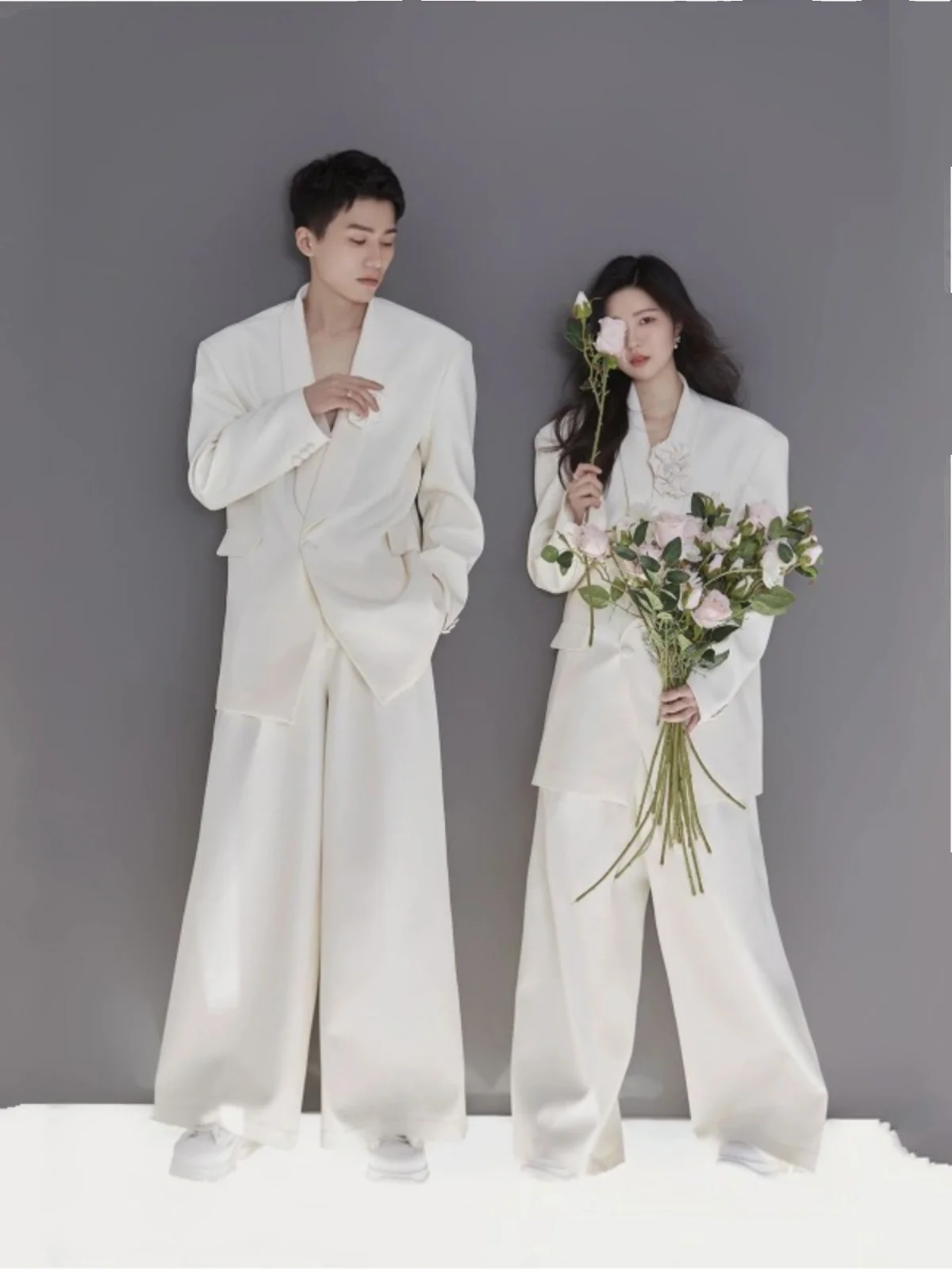 

White Suit Couple Photography Studio New Model Simple Magazine Travel Photography Artistic Personality Portrait Shooting