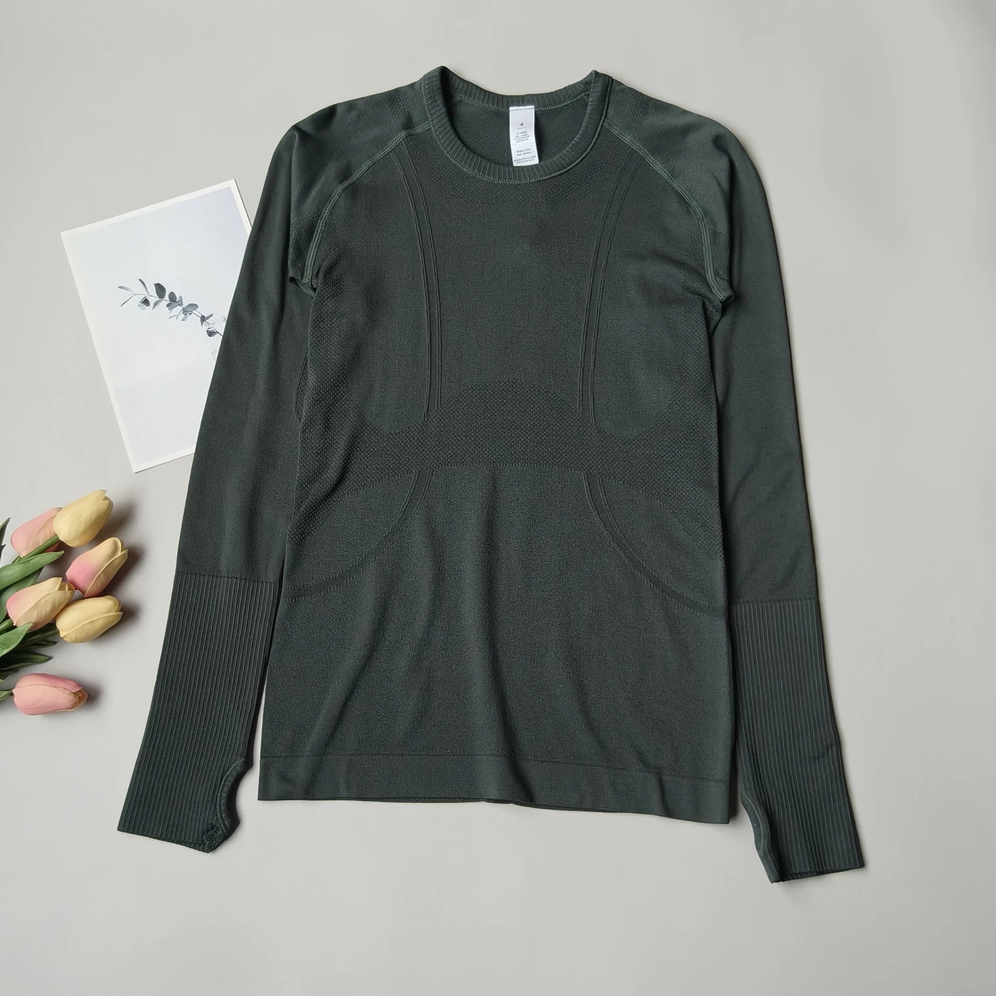 Nahtloses Yoga-T-Shirt für Damen, Sport-Top mit Rundhalsausschnitt, schmal geschnitten, langärmelig, für Laufen, Fitness, Workout, Gym – Detail 15