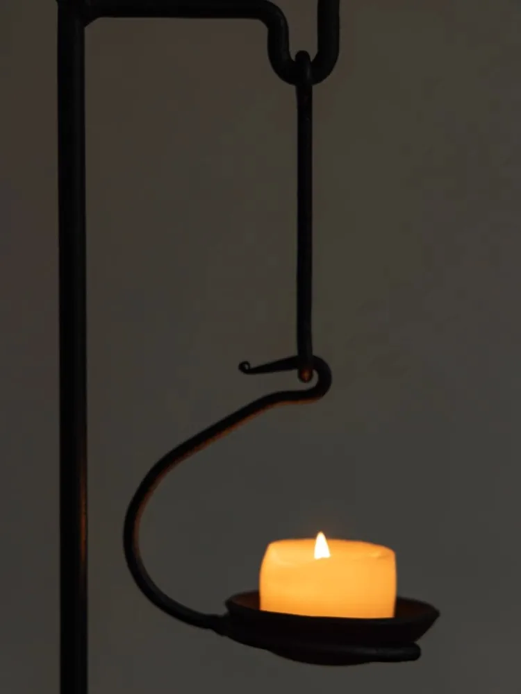 Retro Style Wrought Iron Candle Holder Tea Room Ornaments Handmade Oil Lamp Table Artistic Originality Decoration Candle Holder