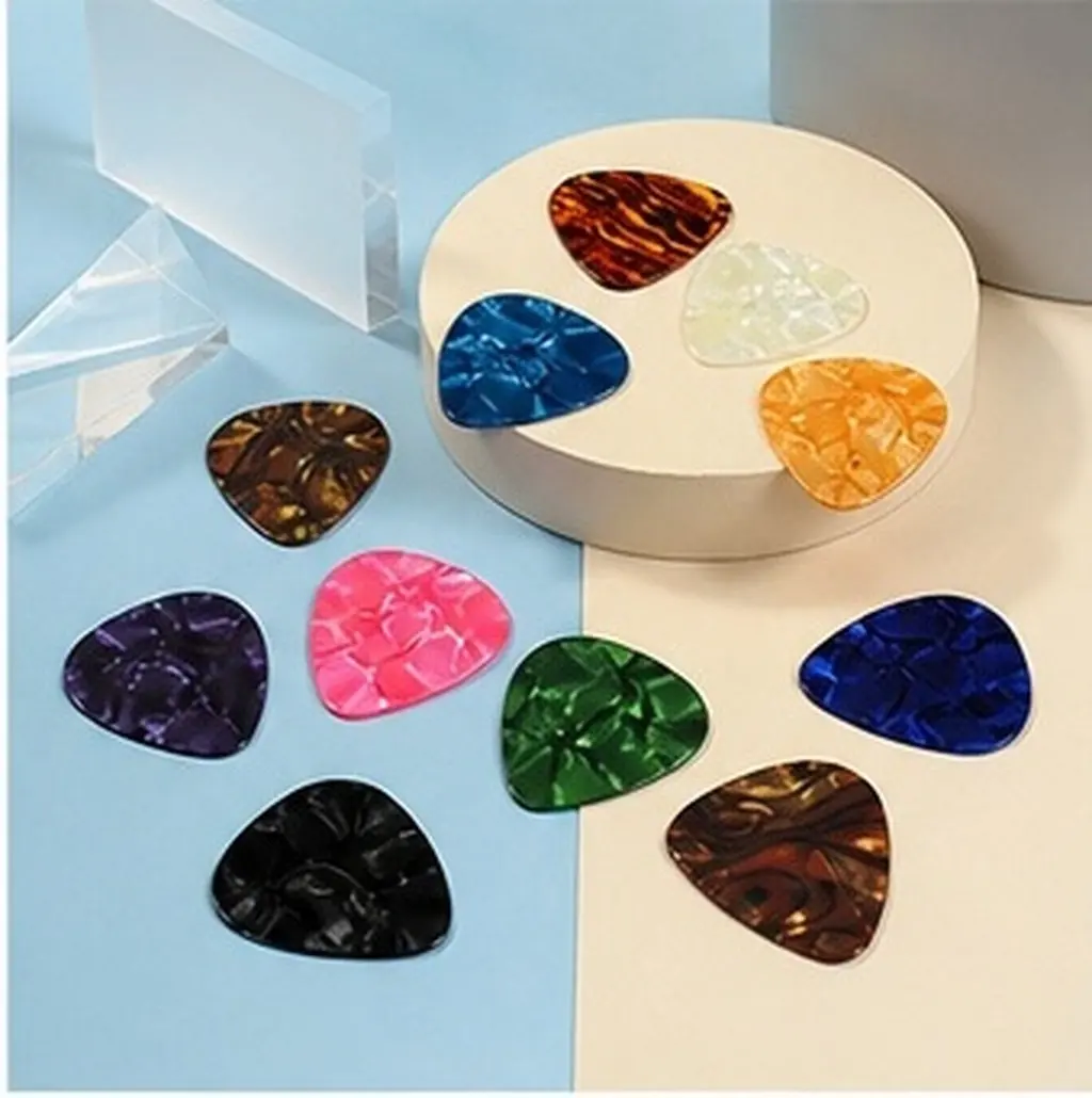 20Pcs Premium Thin Guitar Picks 0.46mm Light Weight Celluloid Plectrums Ultra Thin Pleasing to Fingers for Ukulele Guitar