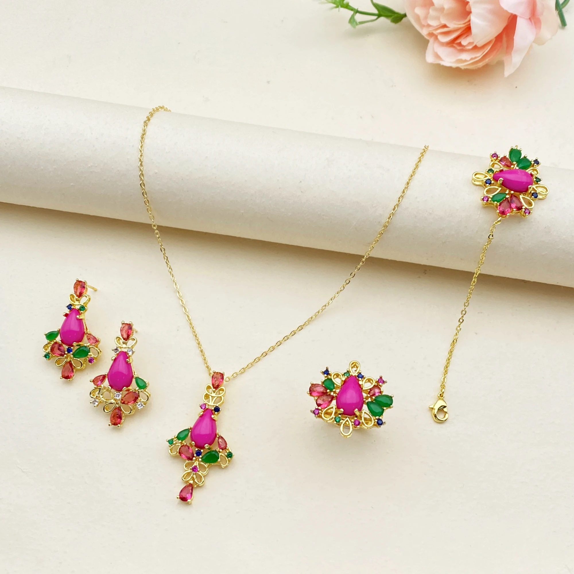 conjunto-de-joyeria-de-cobre-chapado-en-oro-para-mujer-pequeno-y-compacto-con-aretes-pulsera-anillo-y-collar-con-circonitas-para-uso-diario
