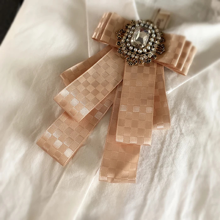 Korean Ribbon Manen Bow Tie Brooches for Women Crystal Rhinestone Necktie Pins Ladies Suit Shirt Collor Clothing Accessories