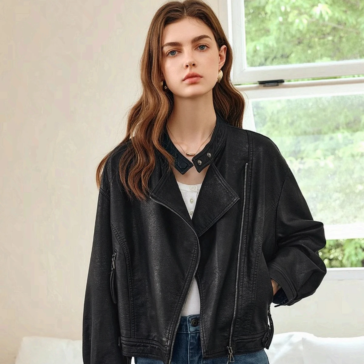 OLrain Giacca vintage in finto PU per donna 2025 Cappotto con cerniera autunno inverno Solido giacche con collo asimmetrico stile Hong Kong GO57QW96150