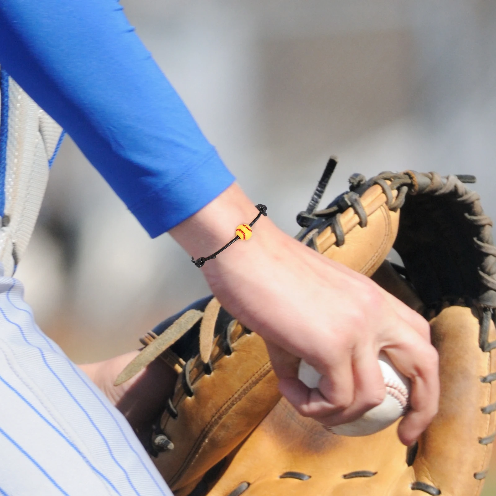 

30pcs Sports Bracelets Baseball Birthday Favors Adjustable Length Acrylic Charms Team Unity Gifts Lightweight Comfortable