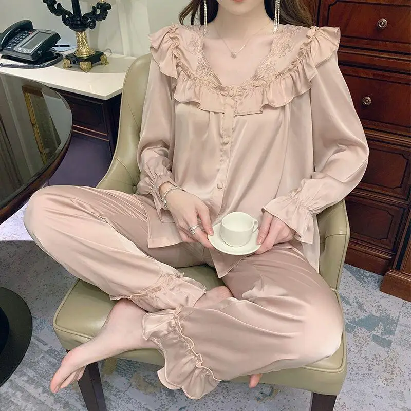 

Новый модный женский пижамный комплект в стиле королевской принцессы из ледяного шелка, домашняя одежда для женщин, повседневная одежда для весны и осени, кружевной, легкий, элегантный.