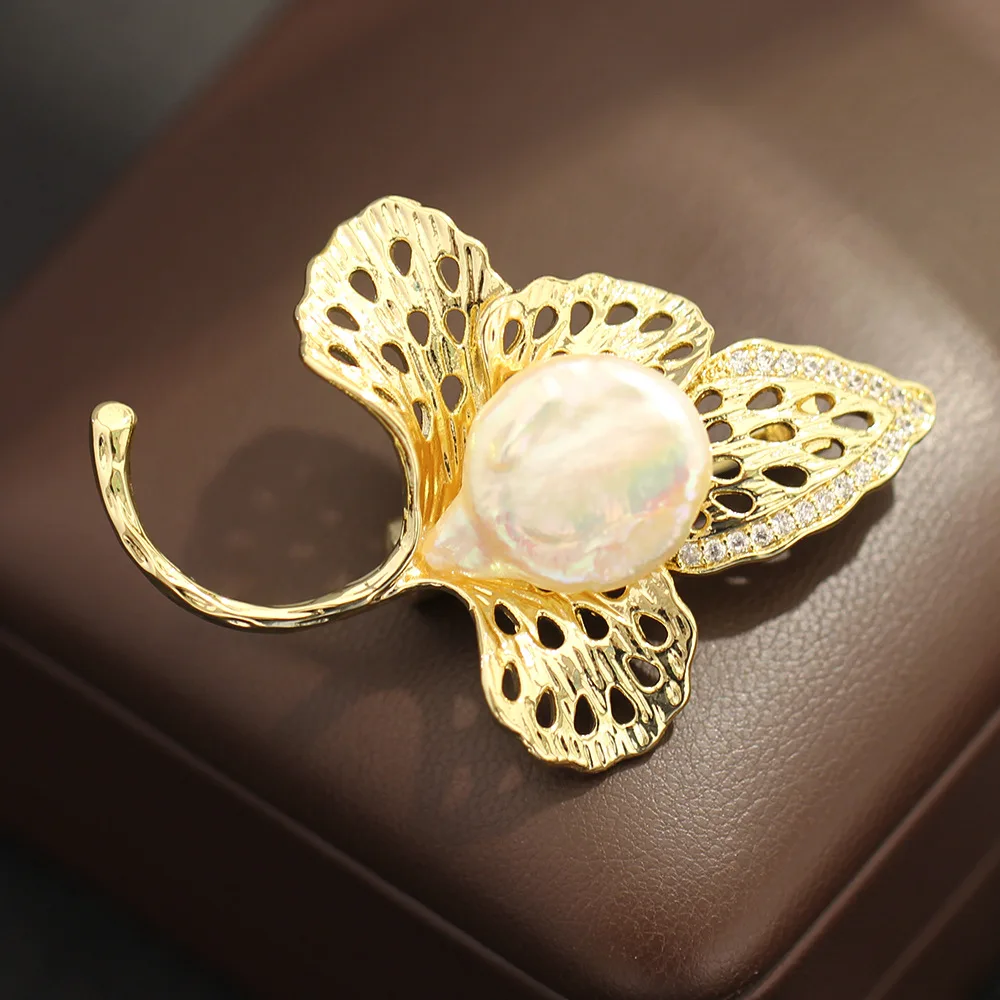 

Baroque Pearl Maple Leaf Brooch for Women,Vintage Gold Plated Leaf Pin Elegant Natural Style