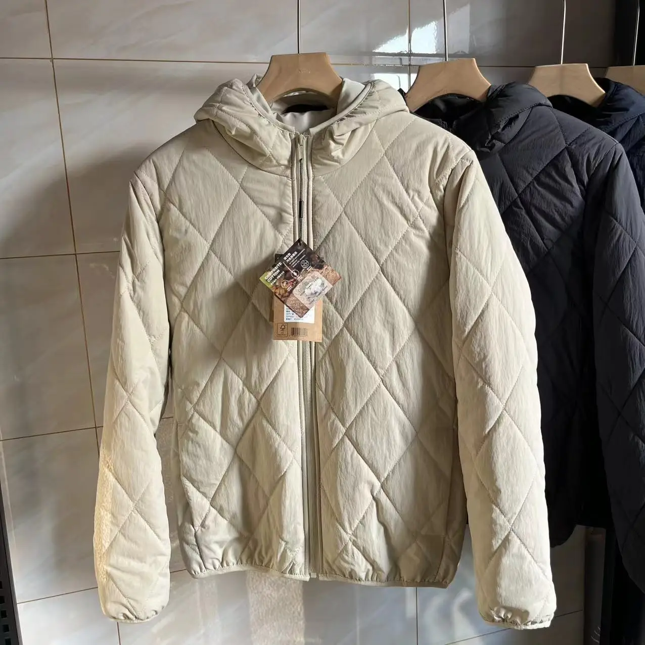 

Высокоэффективный утепленный жилет из шелкового хлопка в стиле ретро с капюшоном для пар, осенне-зимний, модный, приталенный, удлиненный...