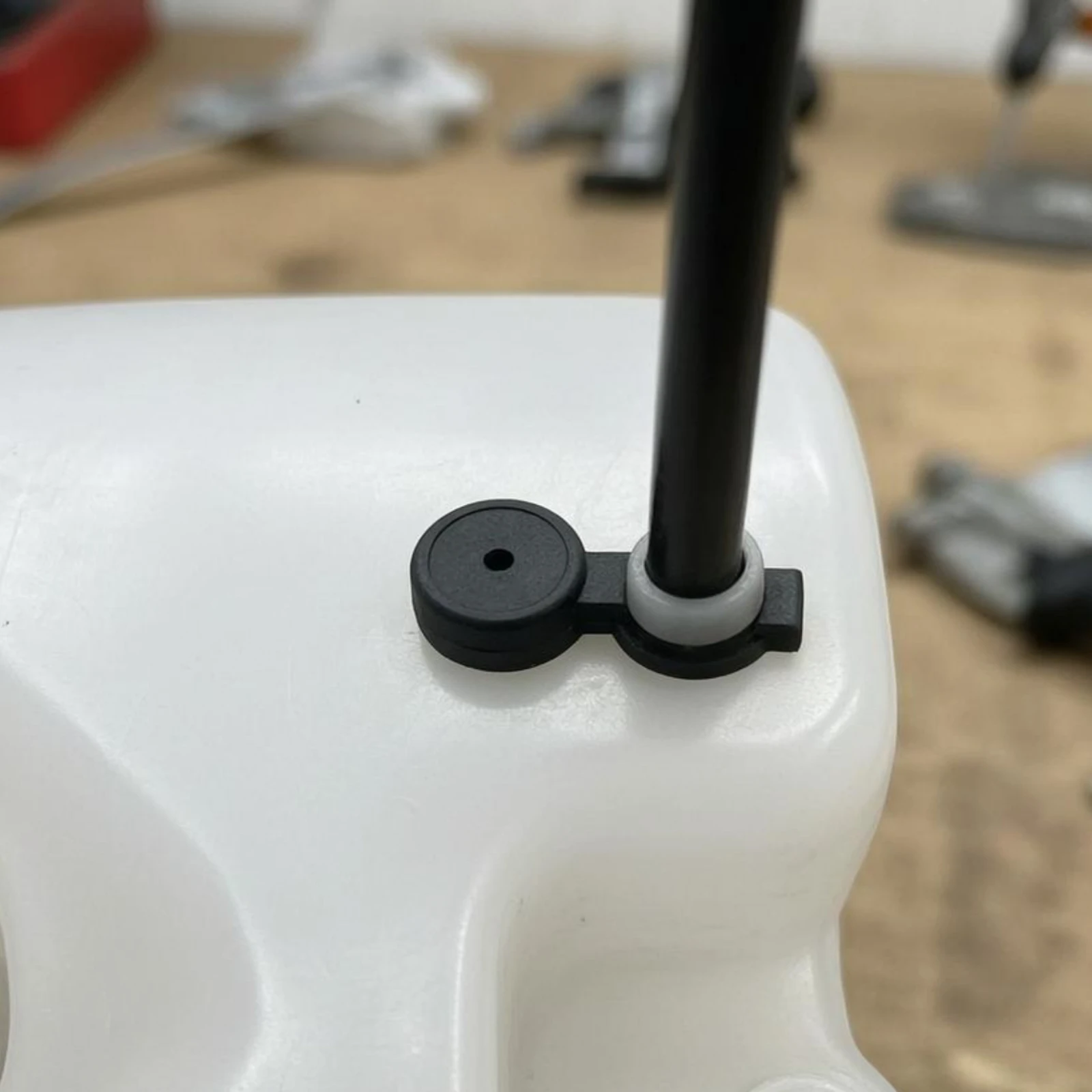 Replacement Fuel Tank Metal-Reinforced Plastic Fuel Tank Assembly Small Engine Part New-Style Molded Body