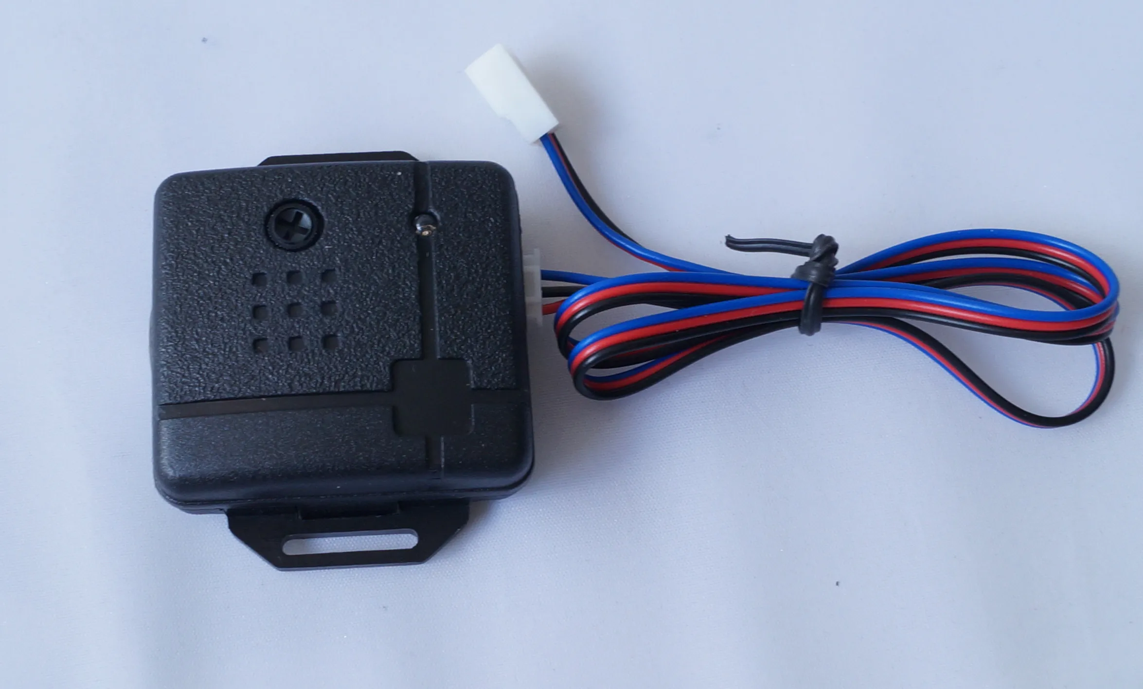 

Высококачественная универсальная автомобильная сигнализация с управлением через приложение, функция защиты от образец, вход без ключа и дистанционный стартер, односторонний тип