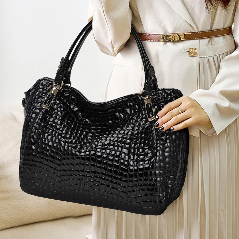 Crocodile patterned women's bag, large bag, handbag, fashionable and exquisite patent leather, single shoulder diagonal cross