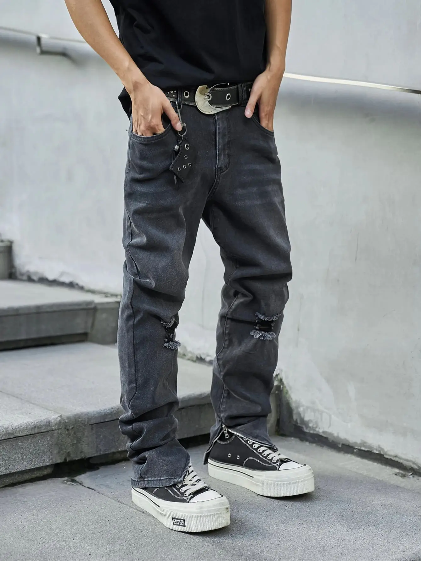 Single-piece fashion, trendy, urban, snug, stretchy jeans with zipper, dark gray jeans.