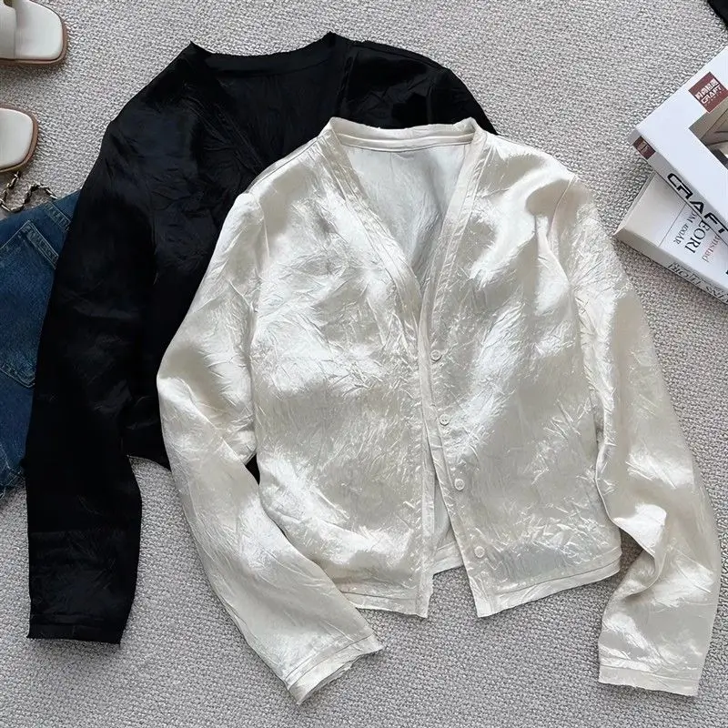 

Elegant And Minimalist Style, V-neck Solid Color Thin Short Shirt Jacket, Pleated Casual Sunscreen Clothes For Women