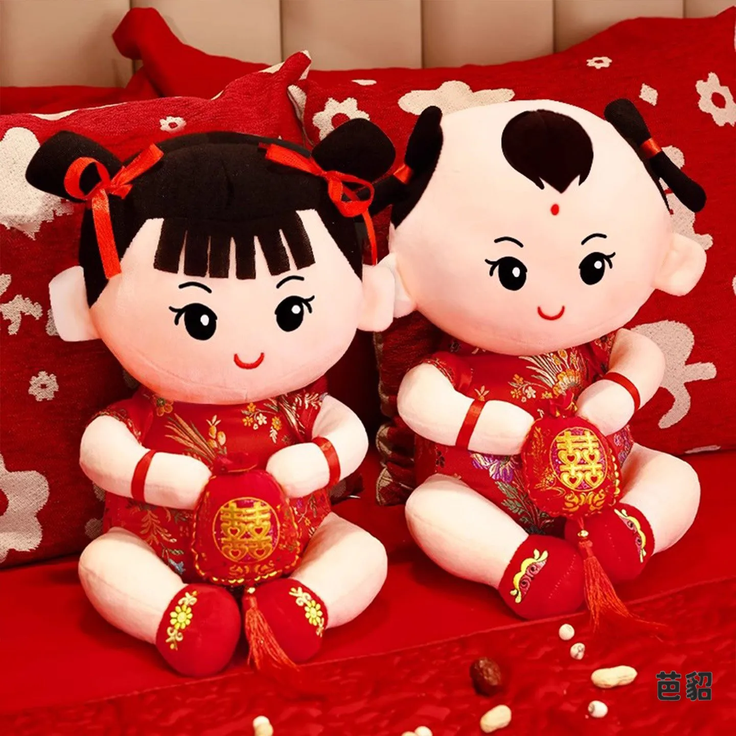 結婚式の装飾カップル人形寝具ぬいぐるみ早期寄付子供用赤い飾り物結婚式のお祝い用品