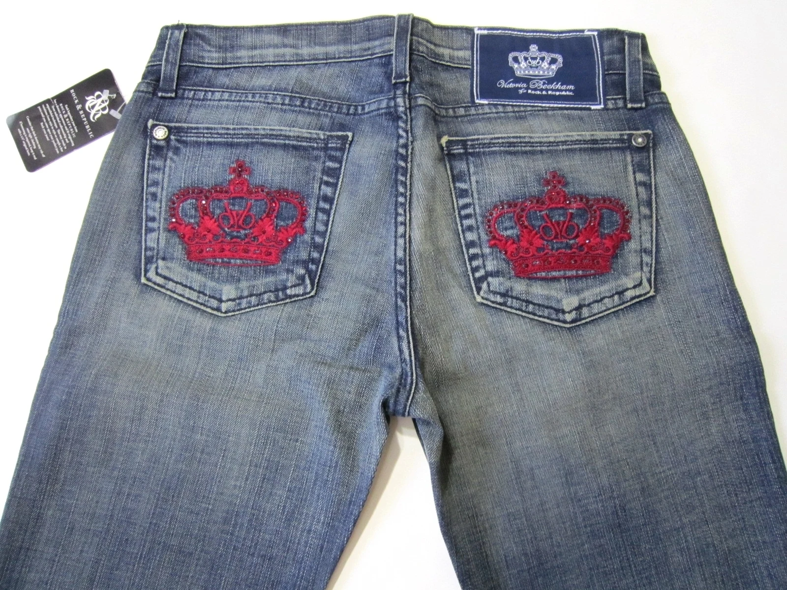 レディースレッドジーンズ、レッドスパンコールクラウン刺繍入りハイウエストデニムパンツ、ヴィクトリア・ベッカムデザイン、ファッショナブルなカジュアルトラウザーズ
